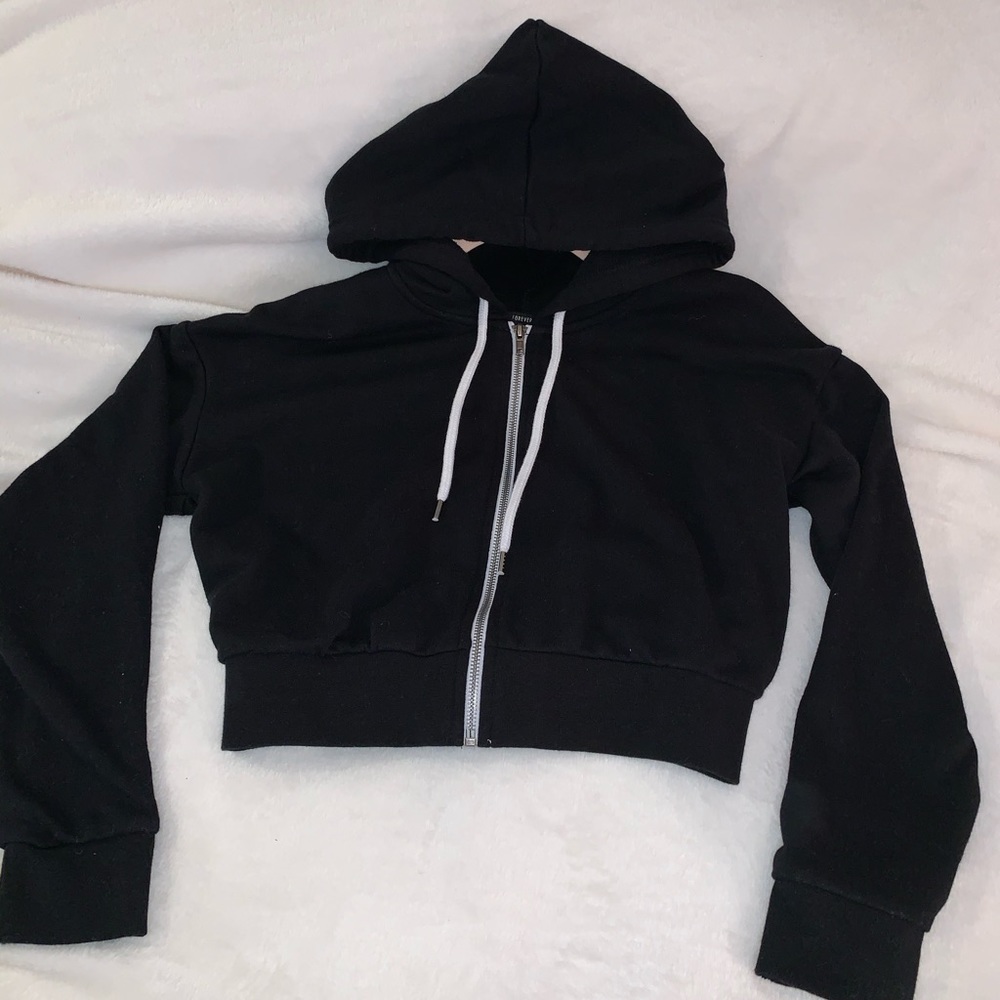 Black cropped sweatshirt